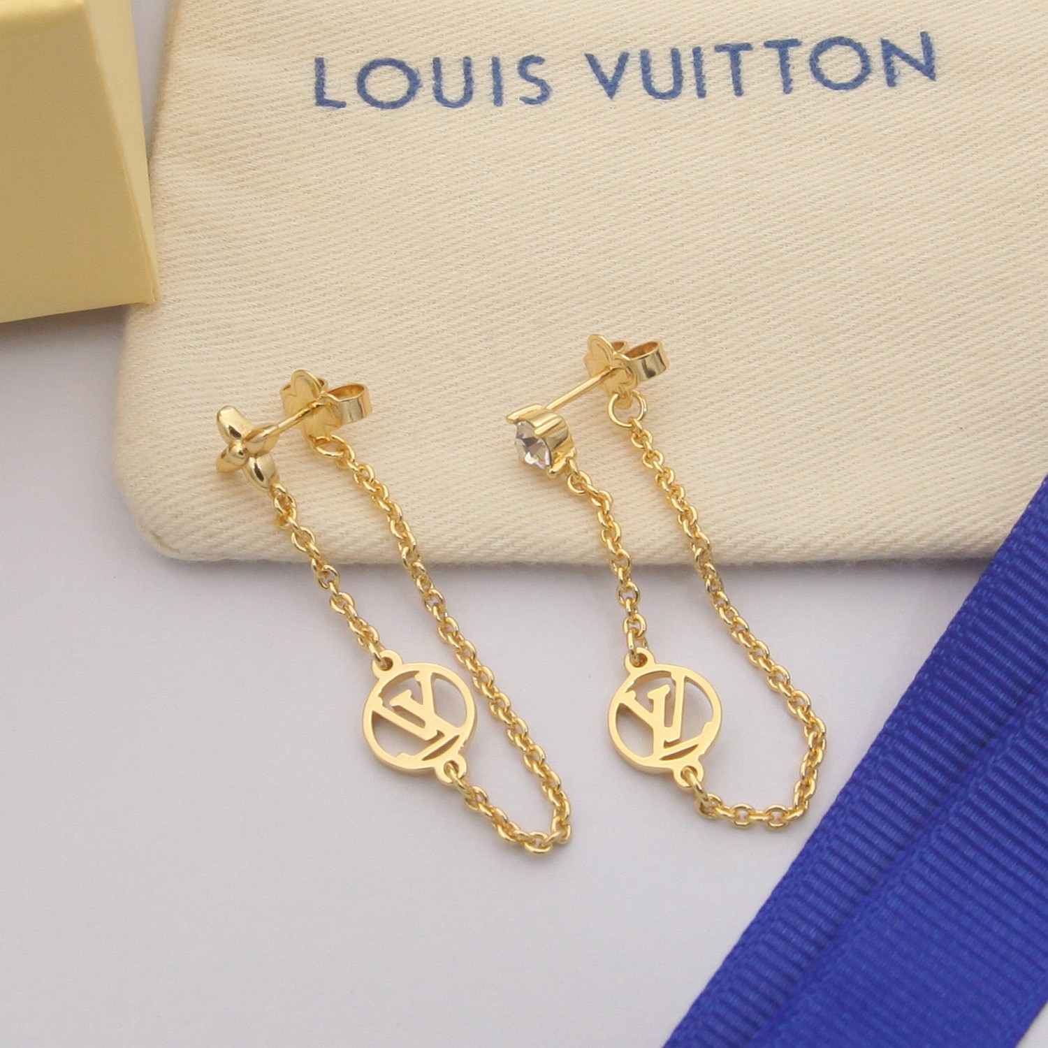 petit asymmetric chain earrings petit asymmetric chain earrings