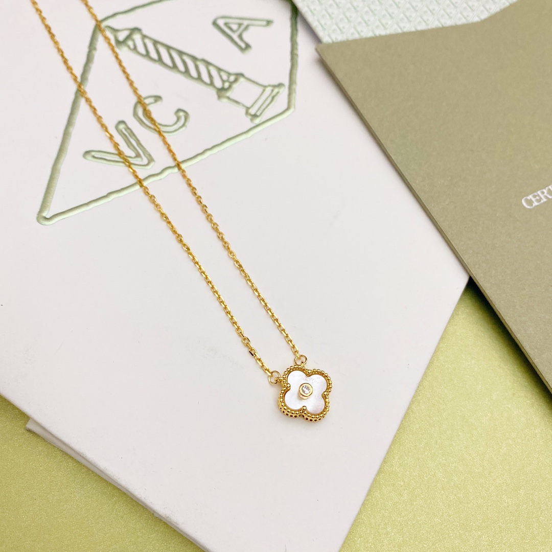 classic four leaf clover necklace classic four leaf clover necklace