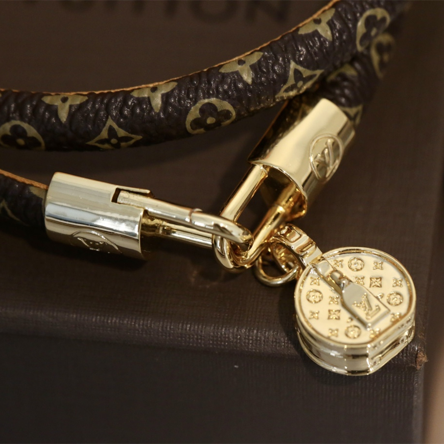 exquisite lock leather bracelet exquisite lock leather bracelet