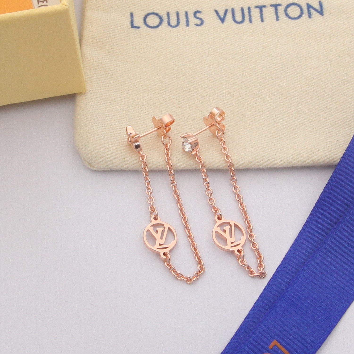 petit asymmetric chain earrings petit asymmetric chain earrings