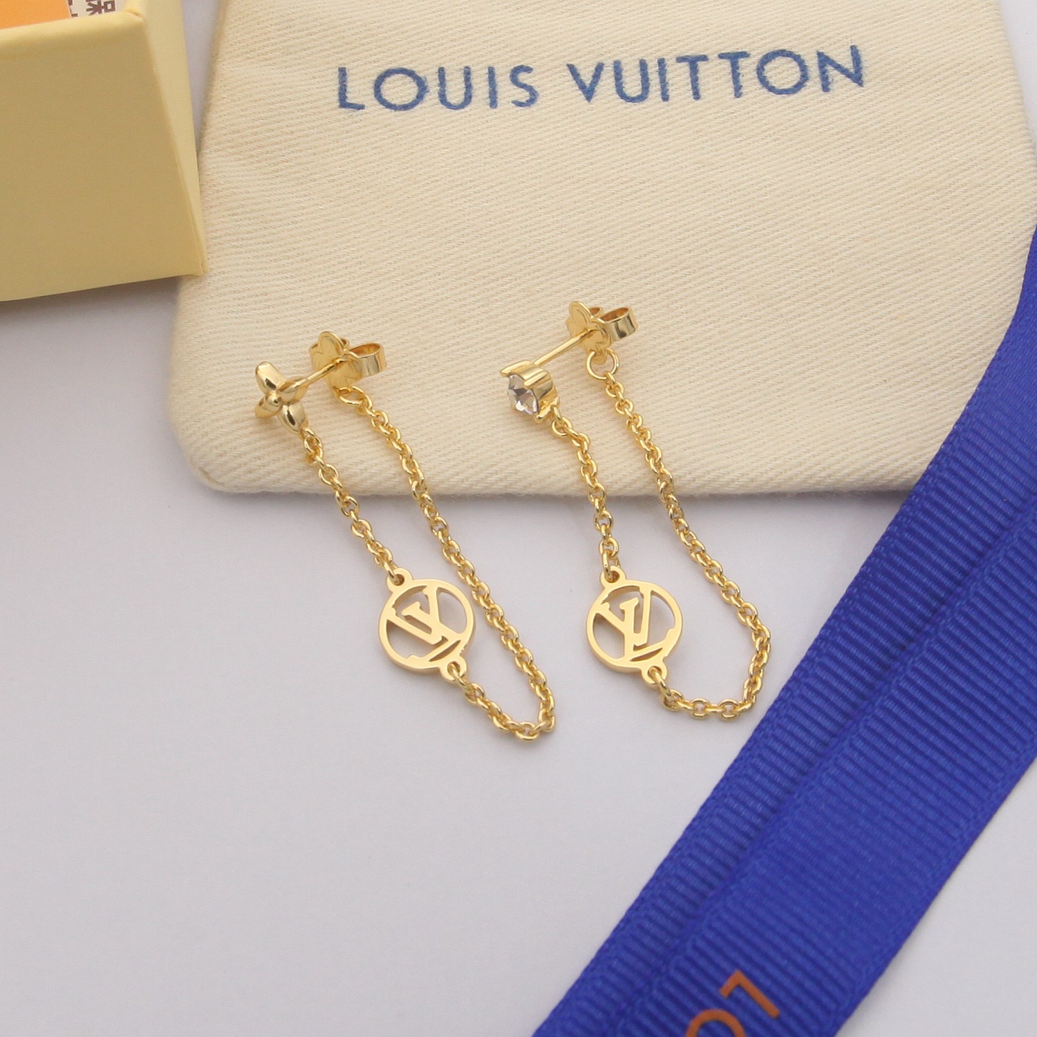 petit asymmetric chain earrings petit asymmetric chain earrings