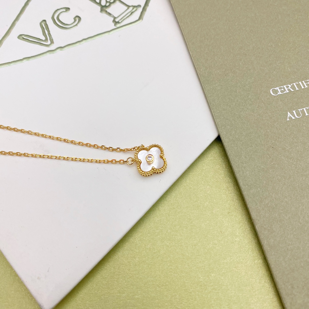 classic four leaf clover necklace classic four leaf clover necklace