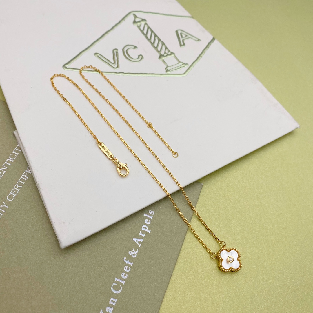 classic four leaf clover necklace classic four leaf clover necklace