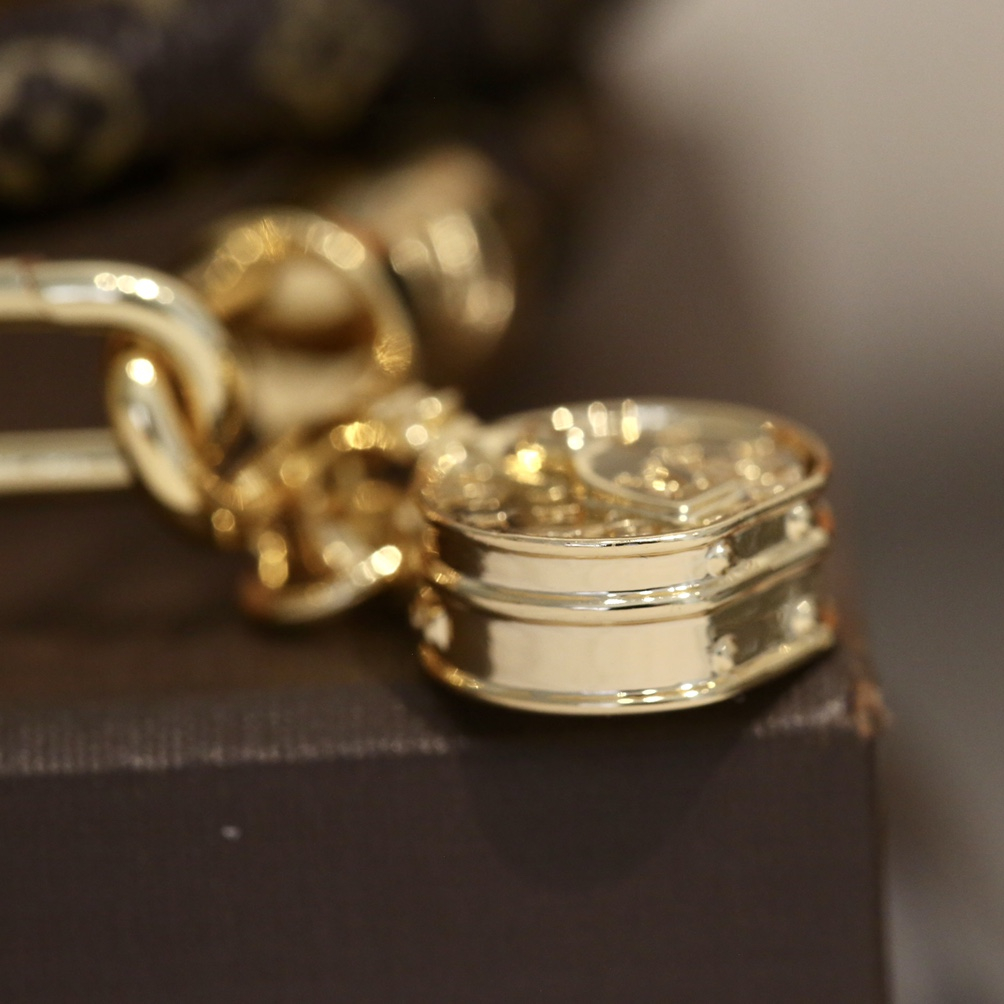 exquisite lock leather bracelet exquisite lock leather bracelet