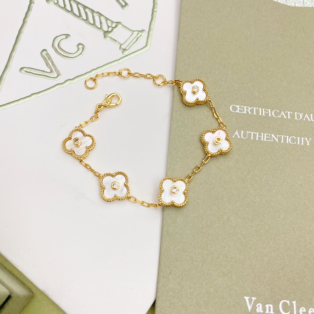 classic white four leaf clover bracelet classic white four leaf clover bracelet