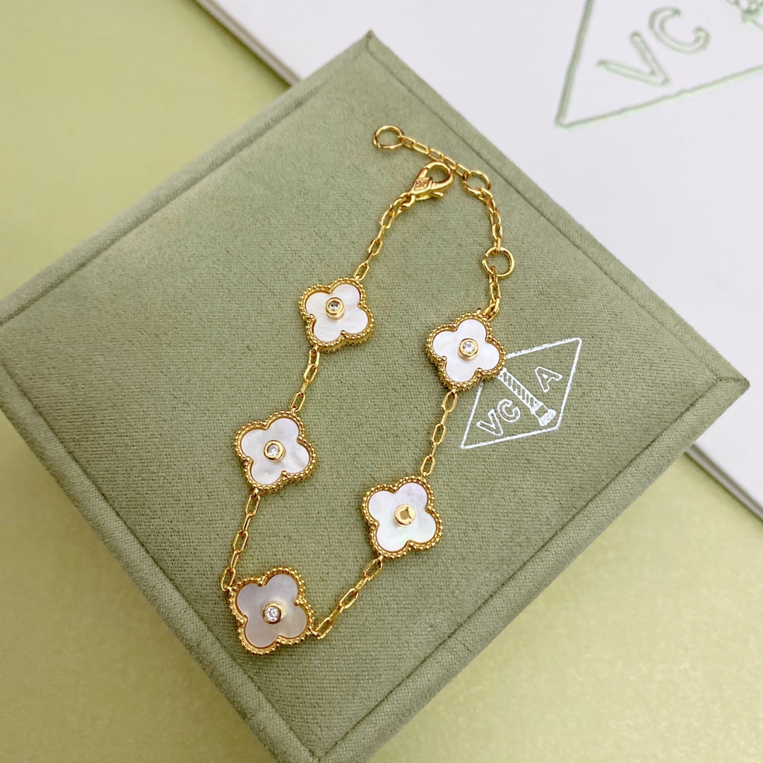 classic white four leaf clover bracelet classic white four leaf clover bracelet