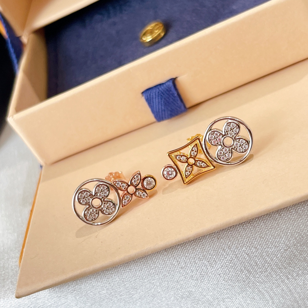 four leaf clover flower stud earrings four leaf clover flower stud earrings
